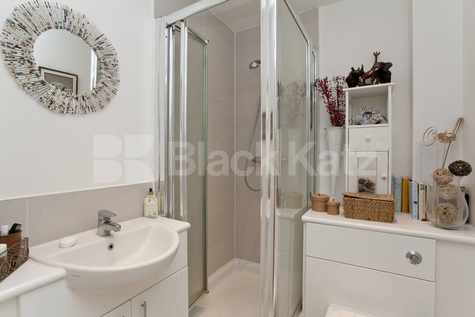 			LET , 2 Bedroom, 1 bath, 1 reception Apartment			 Viridian Apartments, Battersea Park Road, Battersea